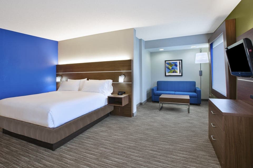 In-room safe, desk, laptop workspace, blackout drapes