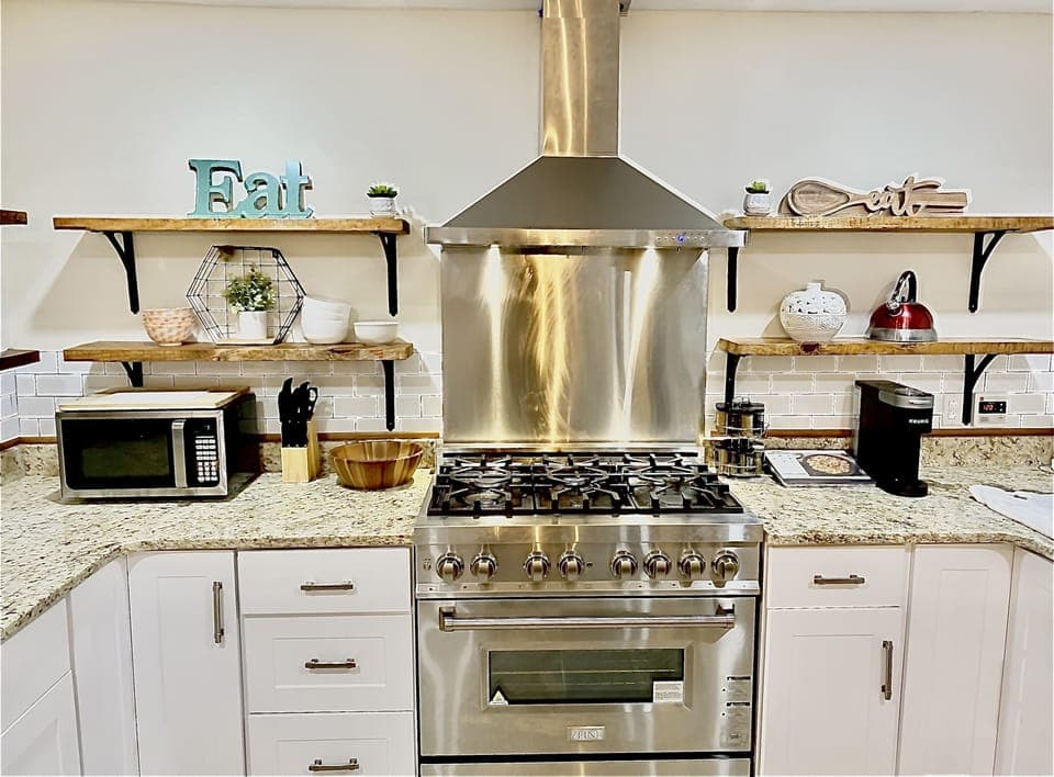 Fully loaded kitchen If you need something specific, just ask we may have it.