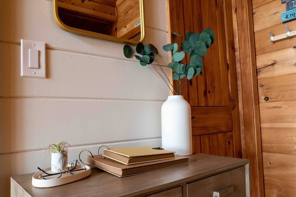 Welcome to Stargazer - leave a note and share the memories made at our cabin. Or browse through our guide to plan your next day's adventures!