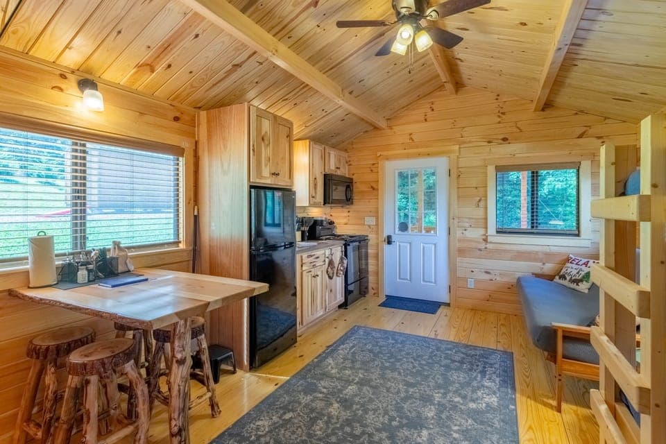 Dining area - Dining table with seating for 4
