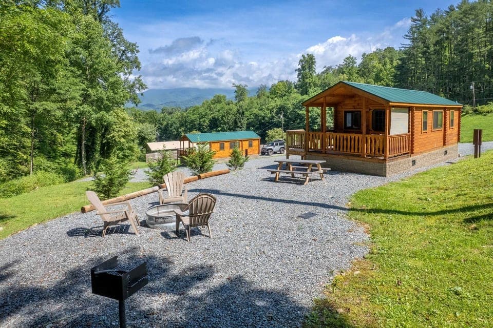 Fire Pit - Fire pit, charcoal grill, and picnic area
