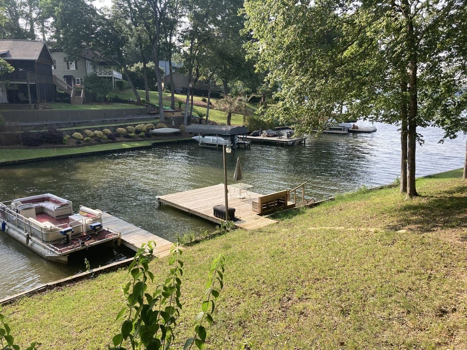 Dock with electricity