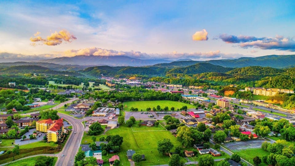 Visit Pigeon Forge to experience all of the entertaining shows, restaurants that serve delicious food, and shopping centers. Don't forget to also visit some of the most popular amusement parks.