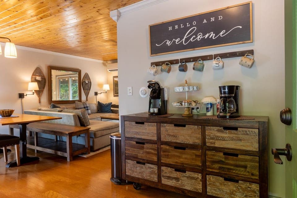 Coffee Bar greets you right inside the Door