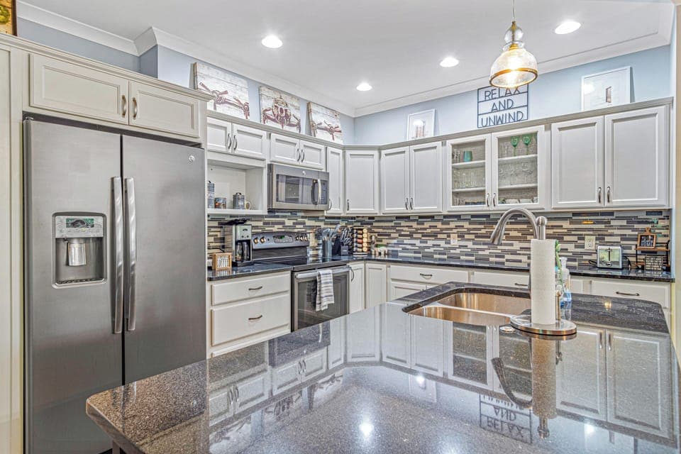 Upper- Full Kitchen (2)