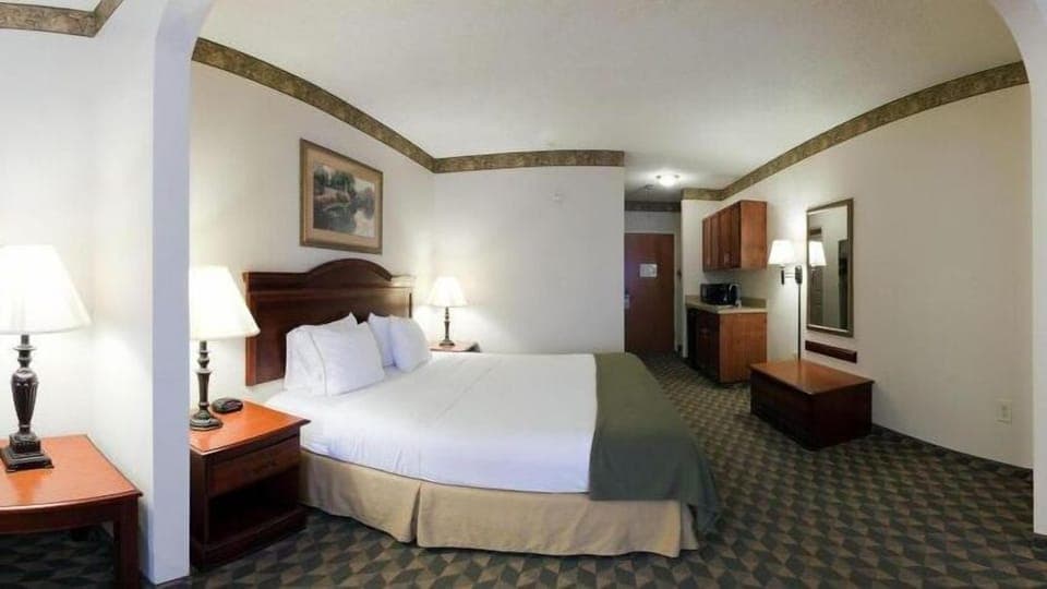 In-room safe, desk, blackout drapes, soundproofing