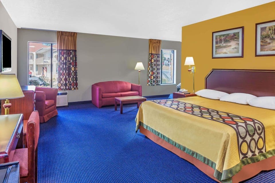 Desk, free cribs/infant beds, rollaway beds, free WiFi