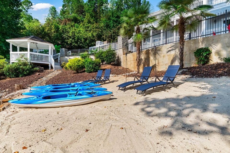 Relax under the palm trees or hit the lake on the kayaks