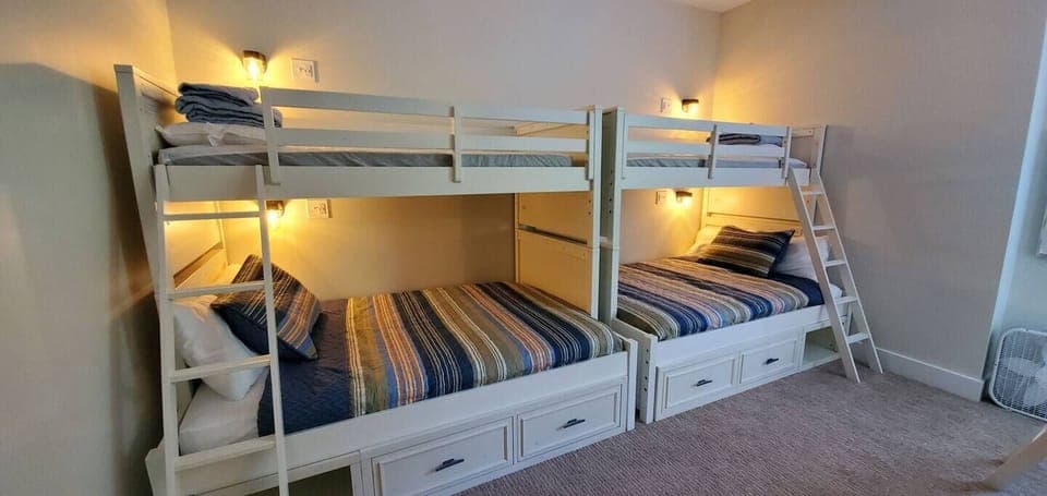 Bunkroom- Two Twin-over-Full Beds
One Twin-over Twin Bed
