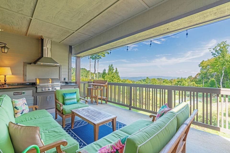 Deck Area--- Mountain View, Built in Grill