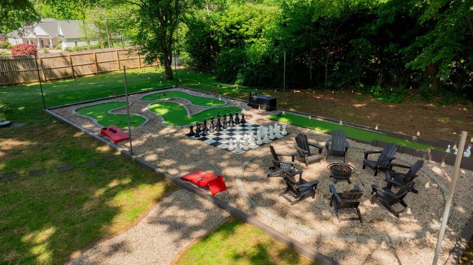 Firepit, Cornehole, Putt Putt, Megachess, Bowling & Playground shared w/ 1 VRBO