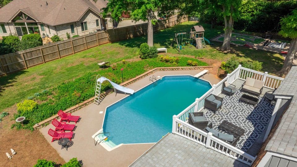 Large Saltwater Pool w/ Slide open April 15-Oct 15th & shared w/ 1 other VRBO