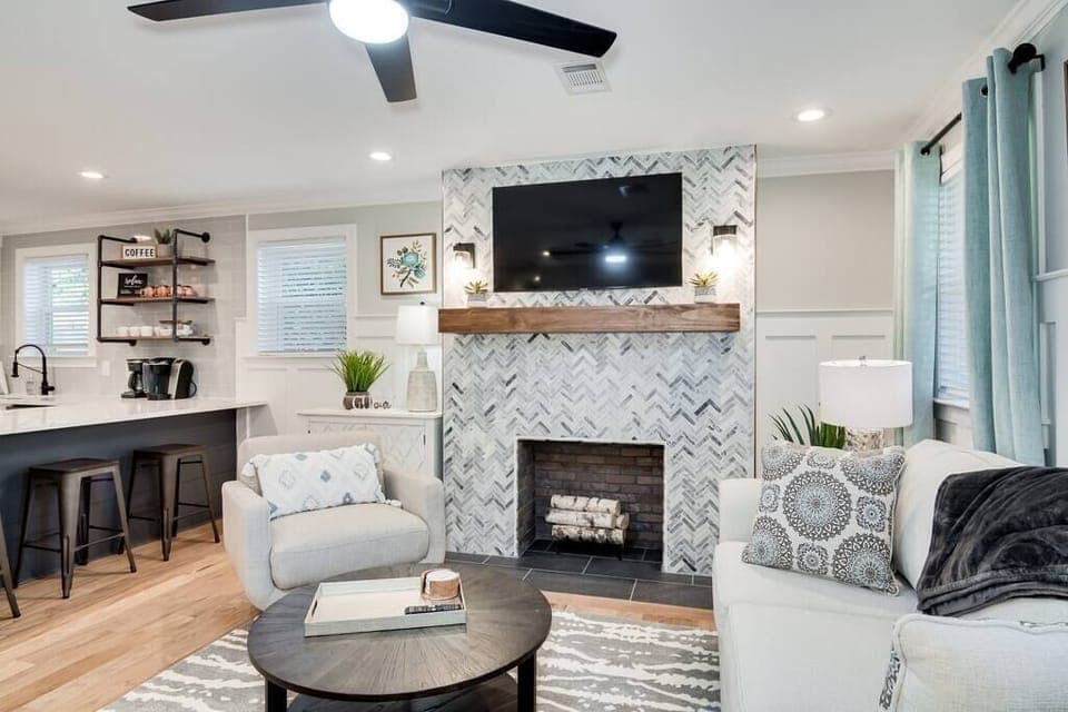 Comfortable Living Room (1)