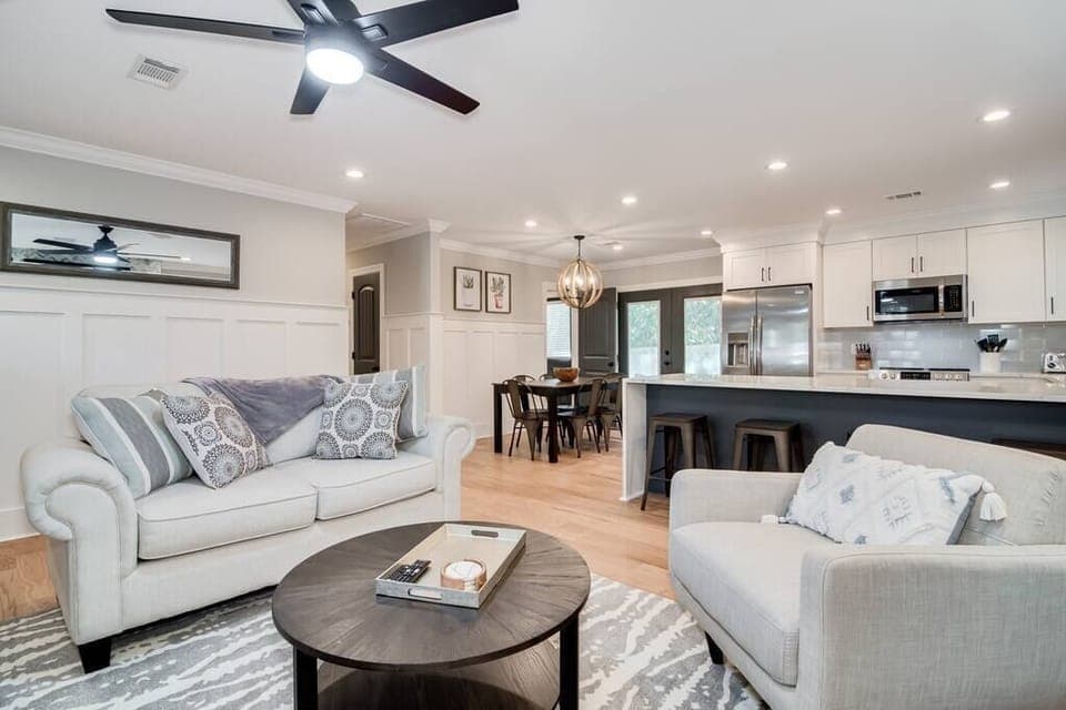 Comfortable Living Room (3)