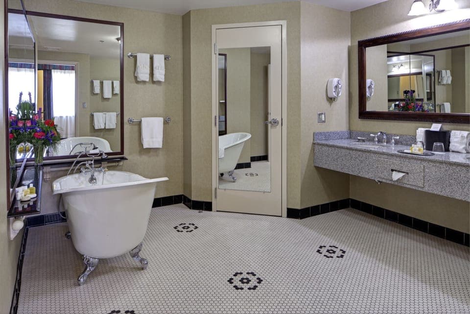 Presidential Suite, 1 King Bed | Bathroom | Separate tub and shower, free toiletries, hair dryer, towels