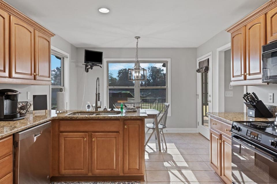 Kitchen dining