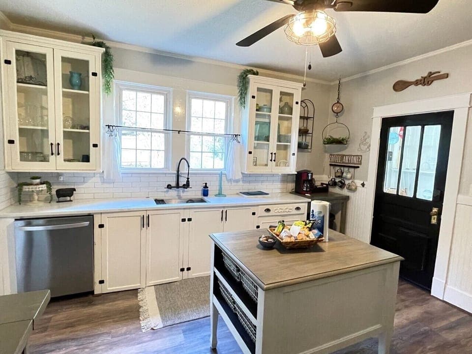 Green Acres - Kitchen