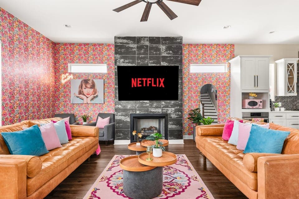Your Nashville glam headquarters — lounge, laugh & binge together
