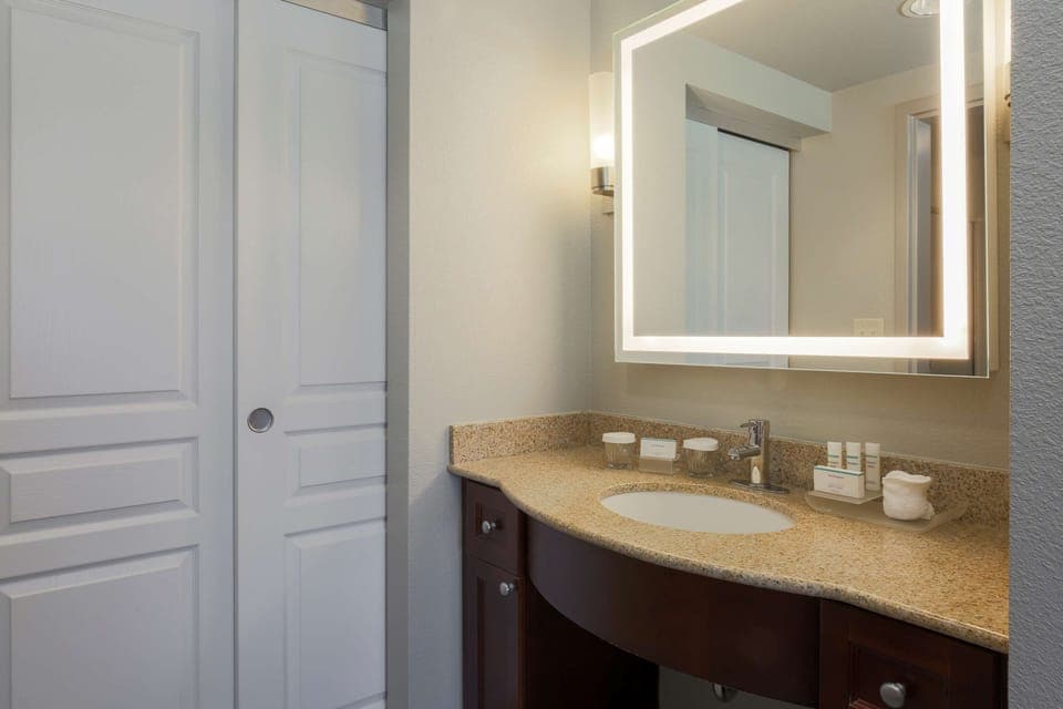 Combined shower/tub, spring water tub, rainfall showerhead