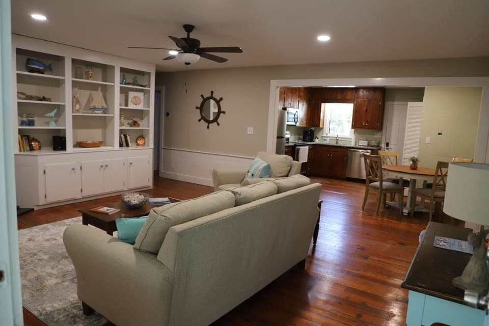 Living area in side 2.