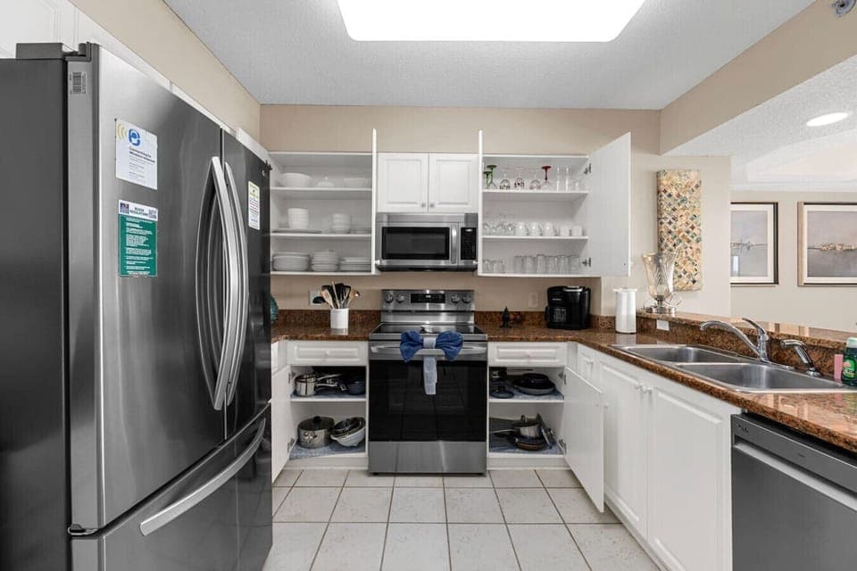 Dine in with ease thanks to tje fully stocked kitchen.