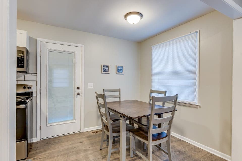 Eat-in kitchen with dining table and four chairs 