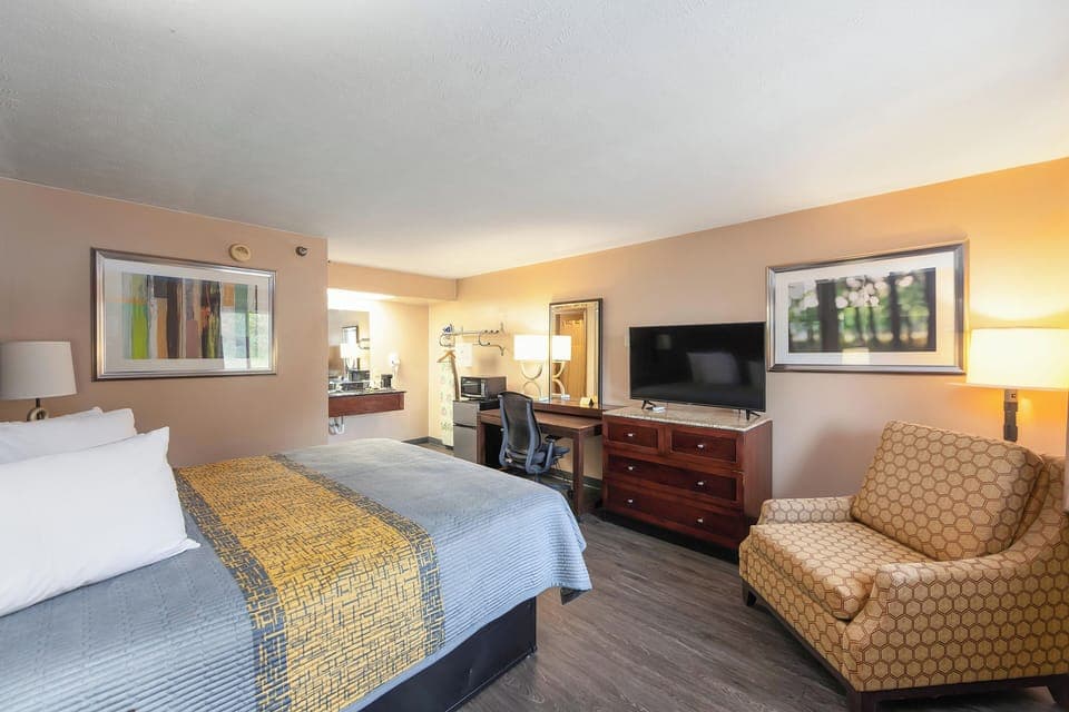 Desk, iron/ironing board, free WiFi, bed sheets