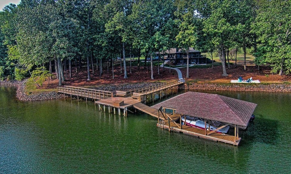 Beautiful 3 acre, private retreat