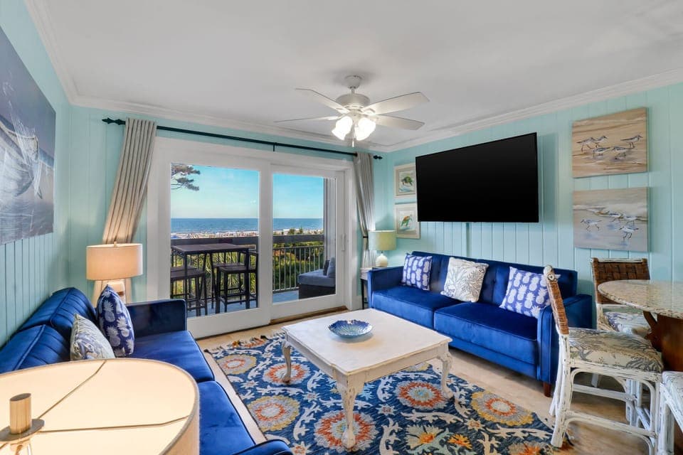 212 Breakers | Living Room - 212 Breakers | Living Room