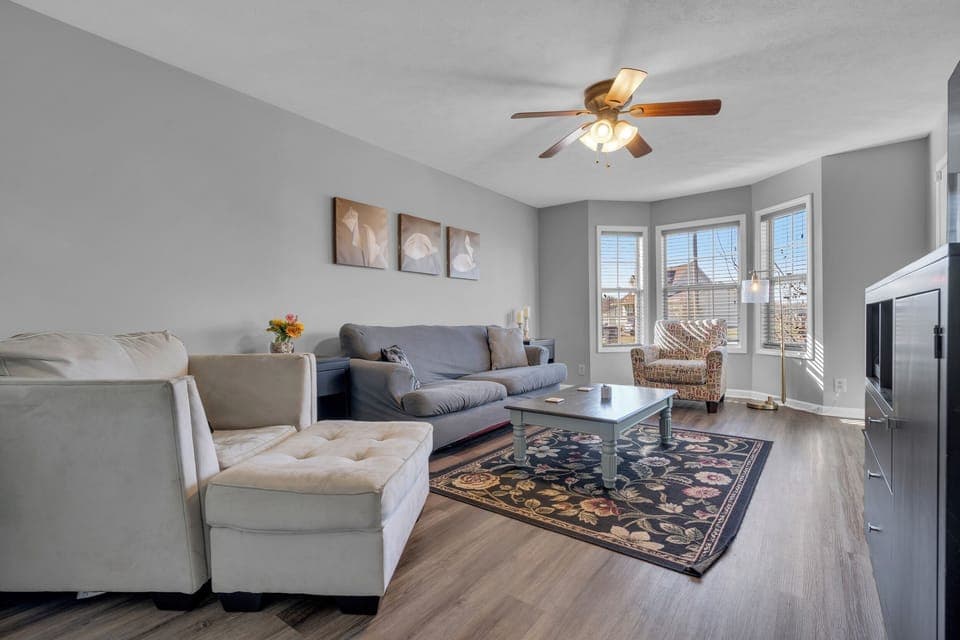 Sleeps 10 people. Perfects for commuters, locals and everyone in between. Book for one month or more for huge savings.