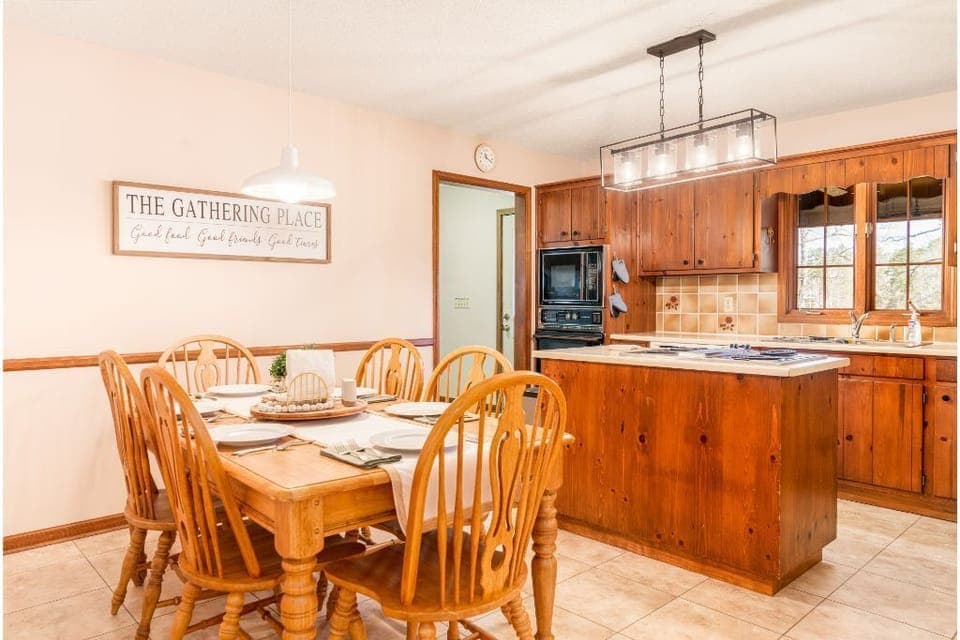 Eat in kitchen