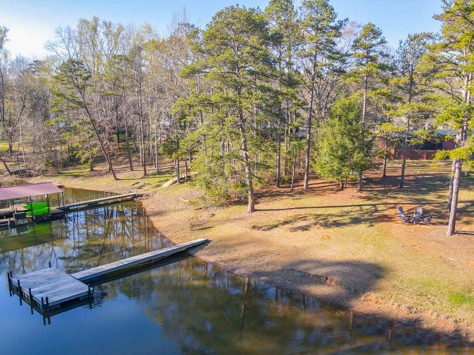 front of the property at Lake Hartwell