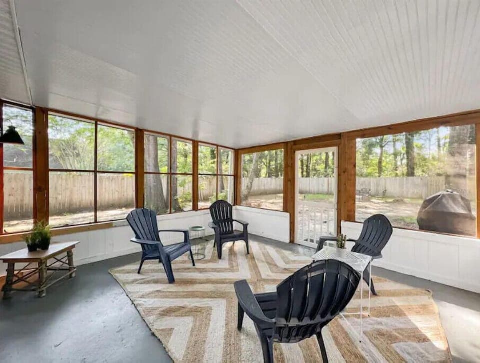 Cozy screen in porch