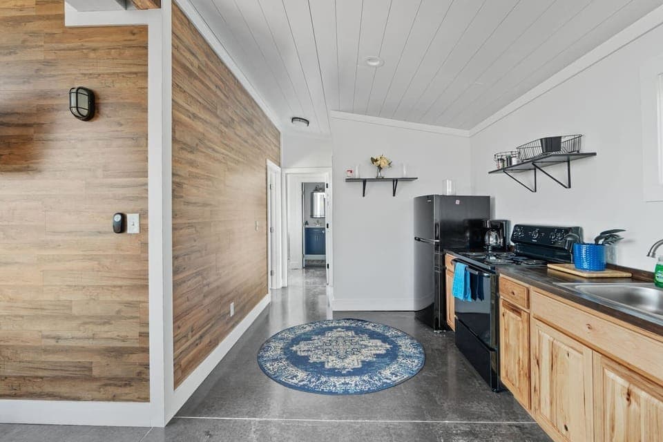 Kitchen/Hallway