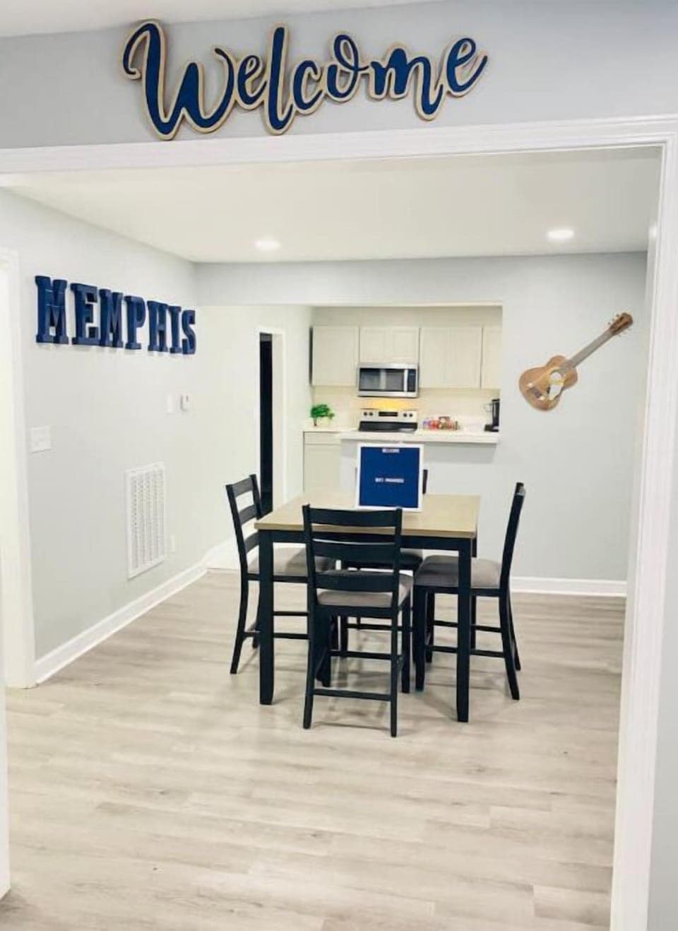 Dining/kitchen Area