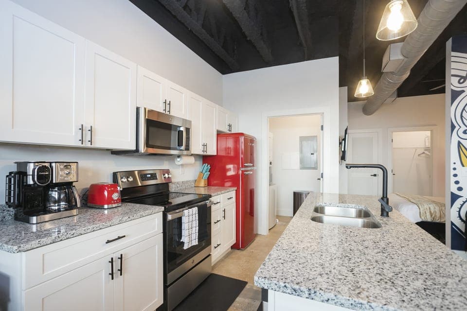 From top-of-the-line appliances to cookware and utensils, we've got you covered.