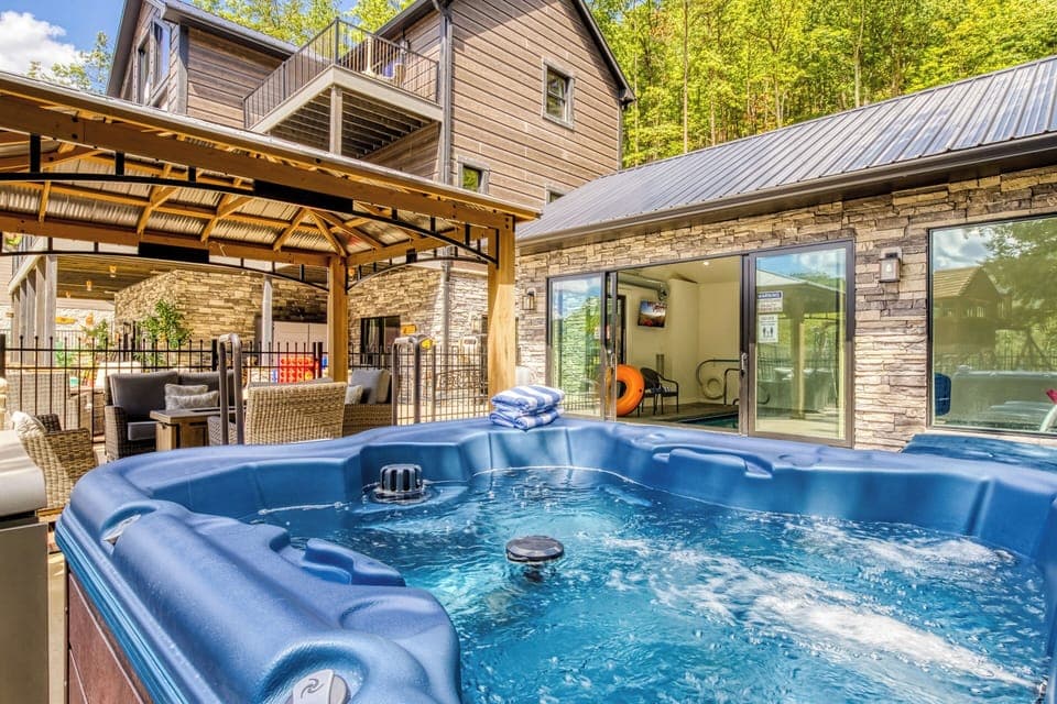 Outdoor spa tub