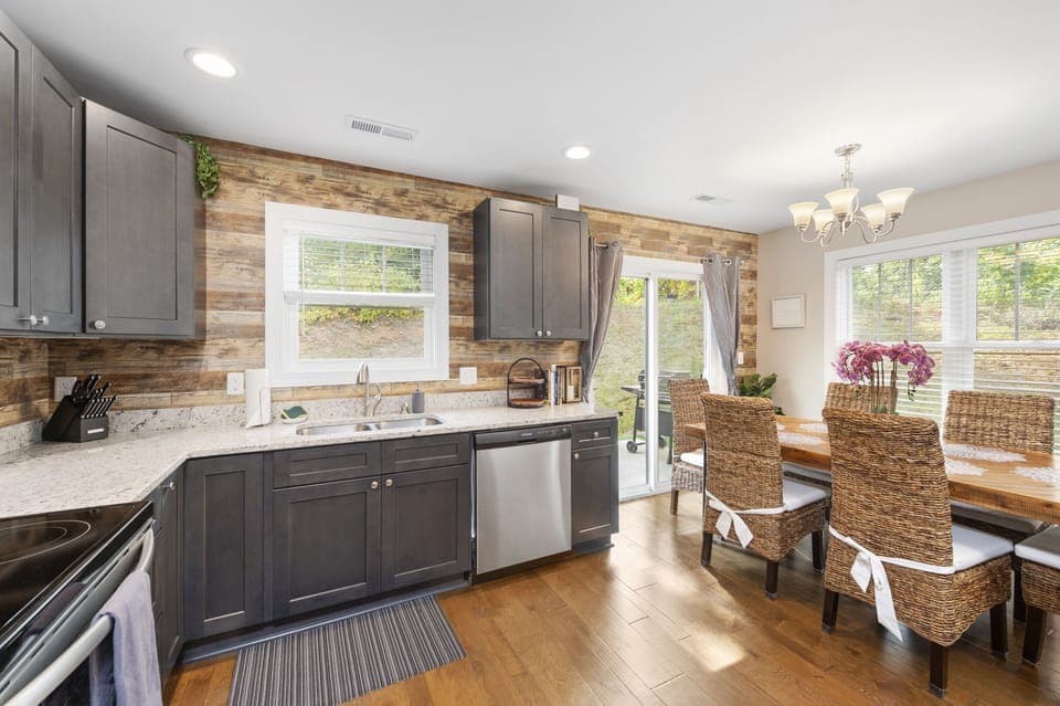 Fully equipped kitchen.