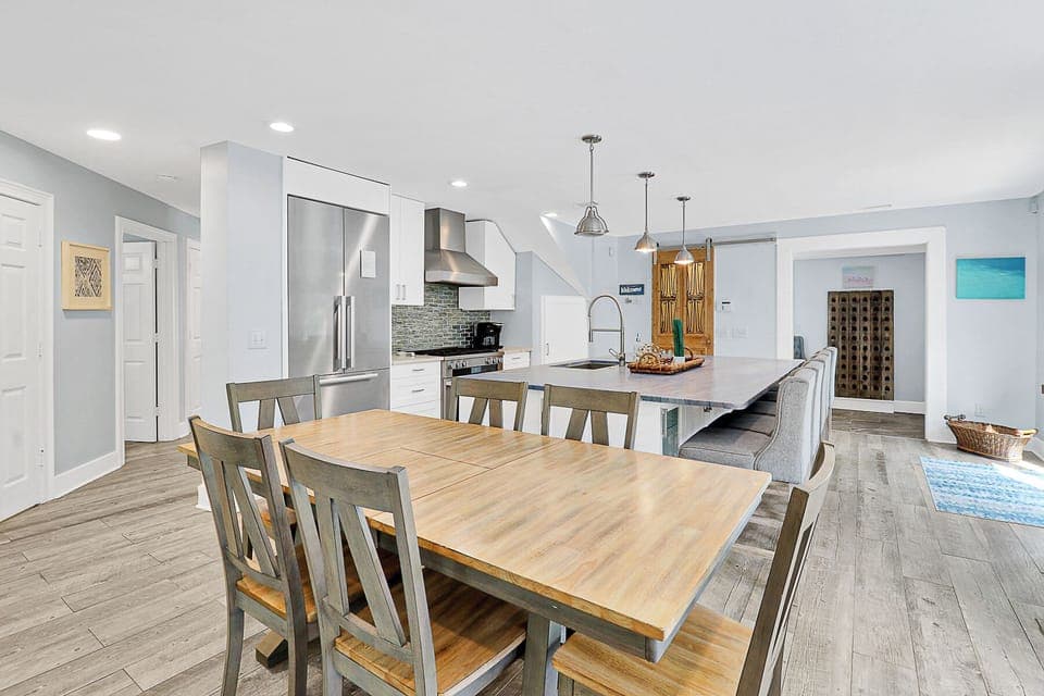 9 Flamingo | Dining Table