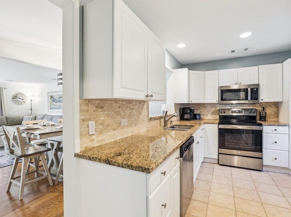 Kitchen at 604 Queens Grant