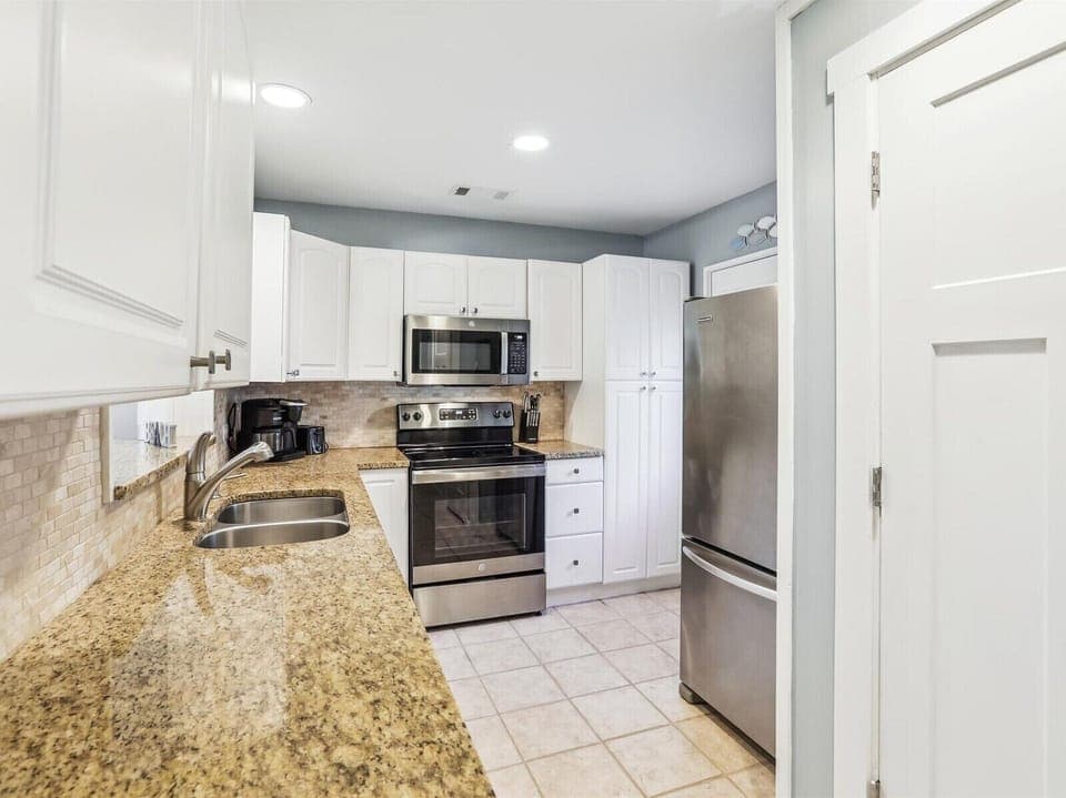 Kitchen at 604 Queens Grant