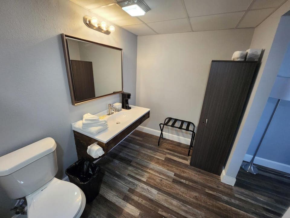 Economy Single Room | Desk, laptop workspace, free WiFi, bed sheets