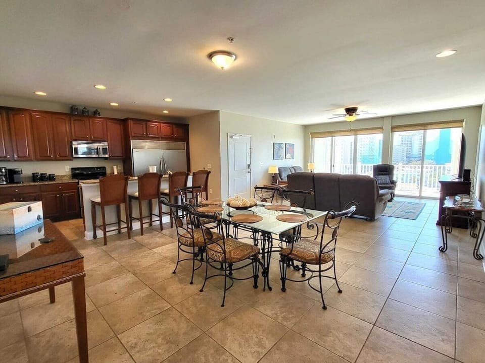 Kitchen/dining/Livingroom