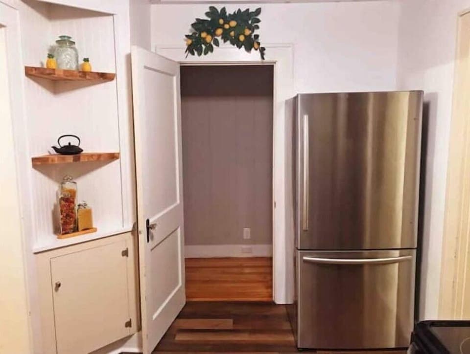 Huge fridge, everything stays super cold. Bottom is a freezer with ice tray!