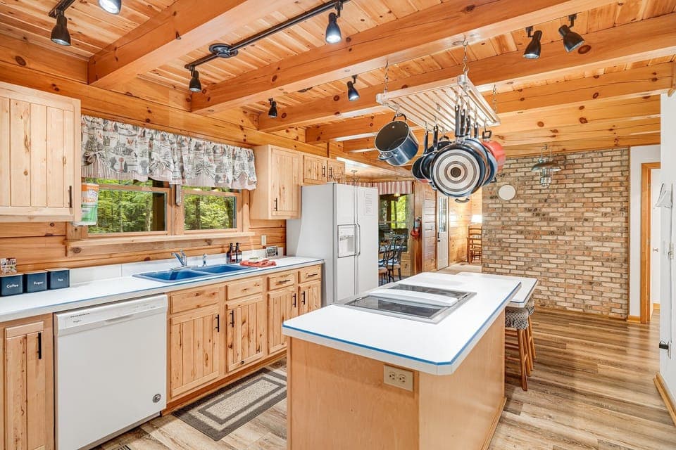 Fully equipped kitchen.