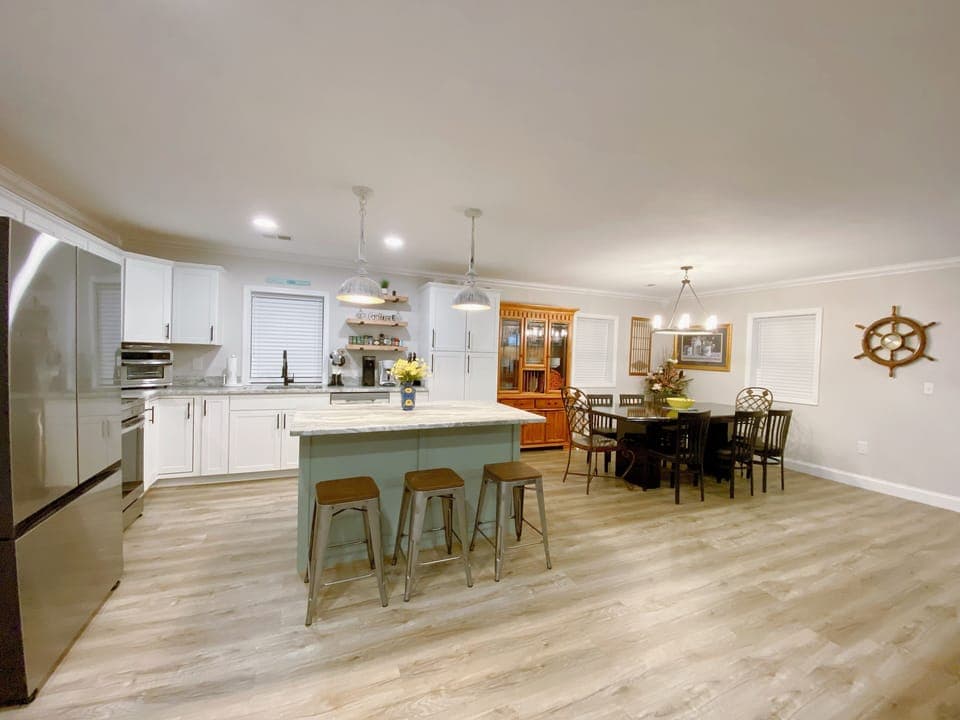 eat in kitchen