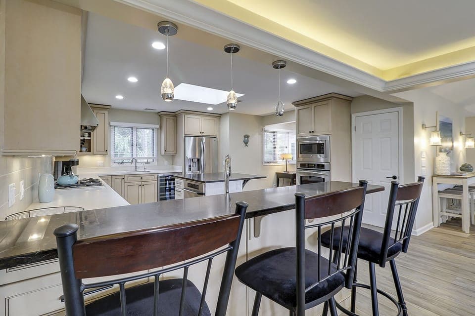 Kitchen bar