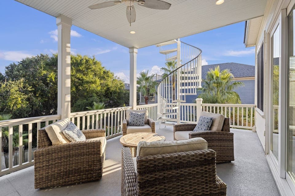 Deck with Seating and Table and Chairs!