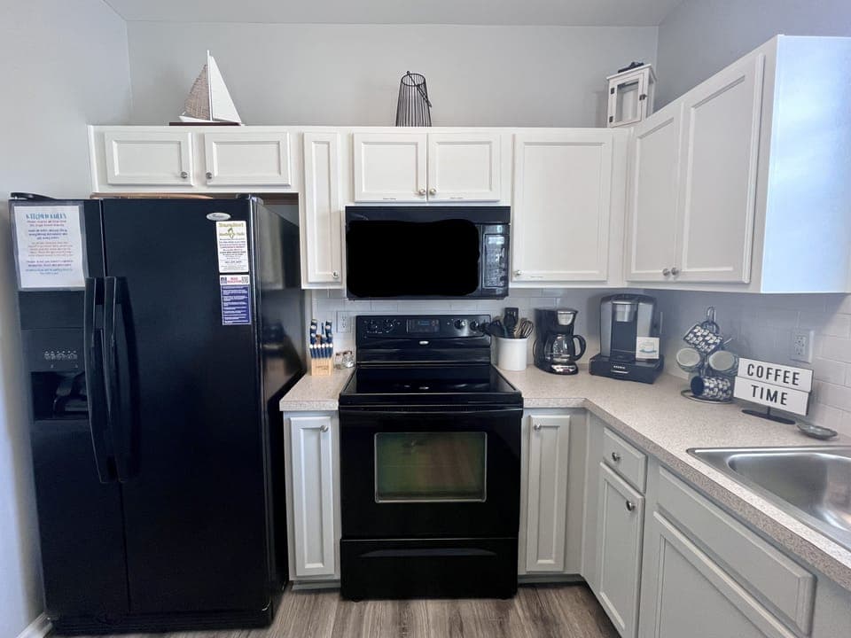 Fully stocked kitchen to make memorable family dinners.
