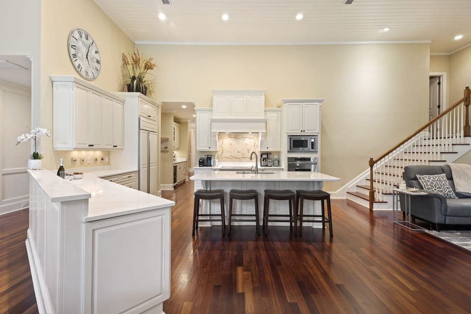 Fully Equipped Kitchen- Has 4 Bar Stools